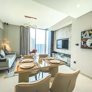 https://stay-delightful-2-bedroom-holiday-home-with-creek-views.dubaihotelsoffers.com